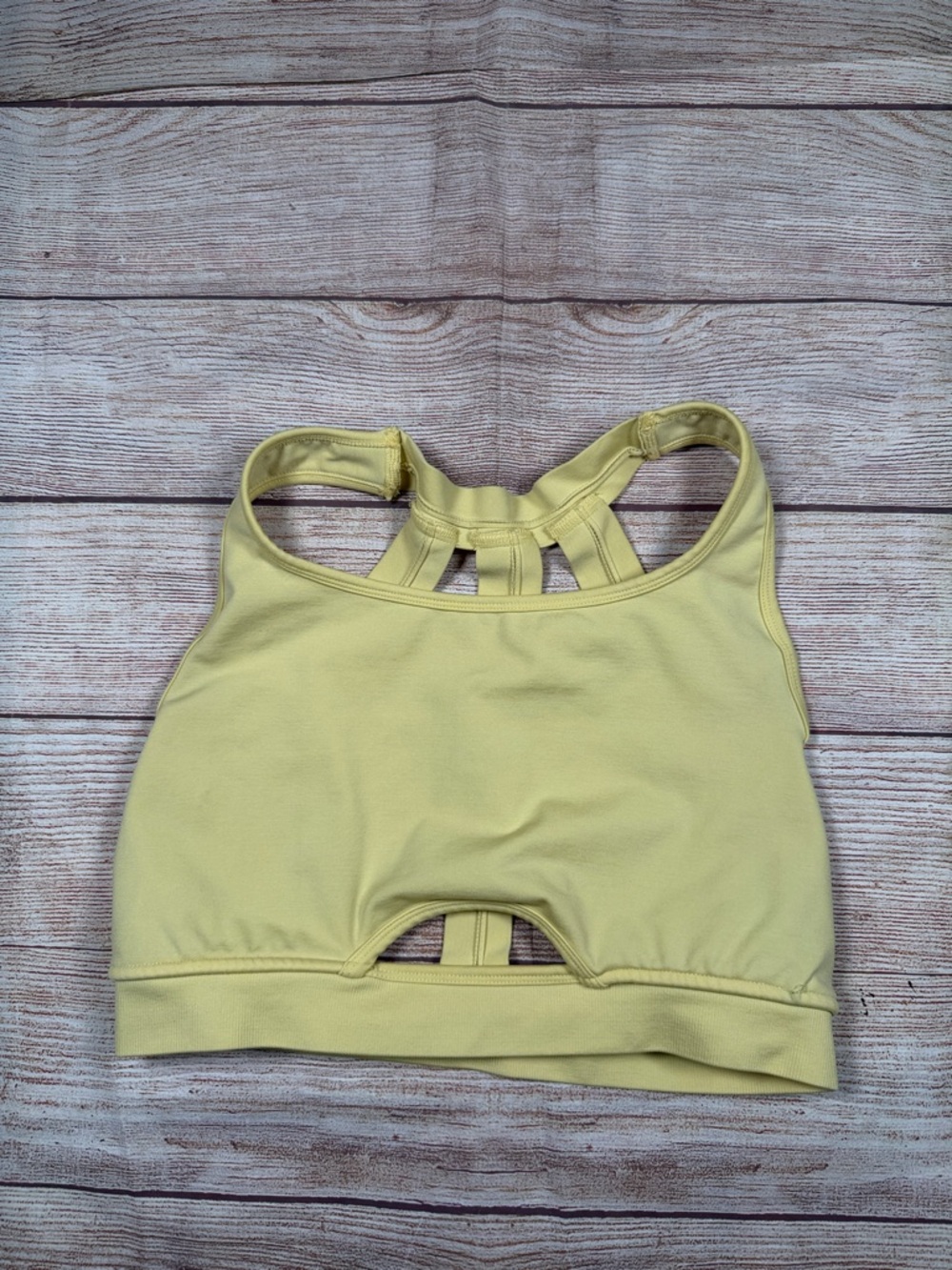 Alphalete Butter Yellow Cutout Sports Bra‎